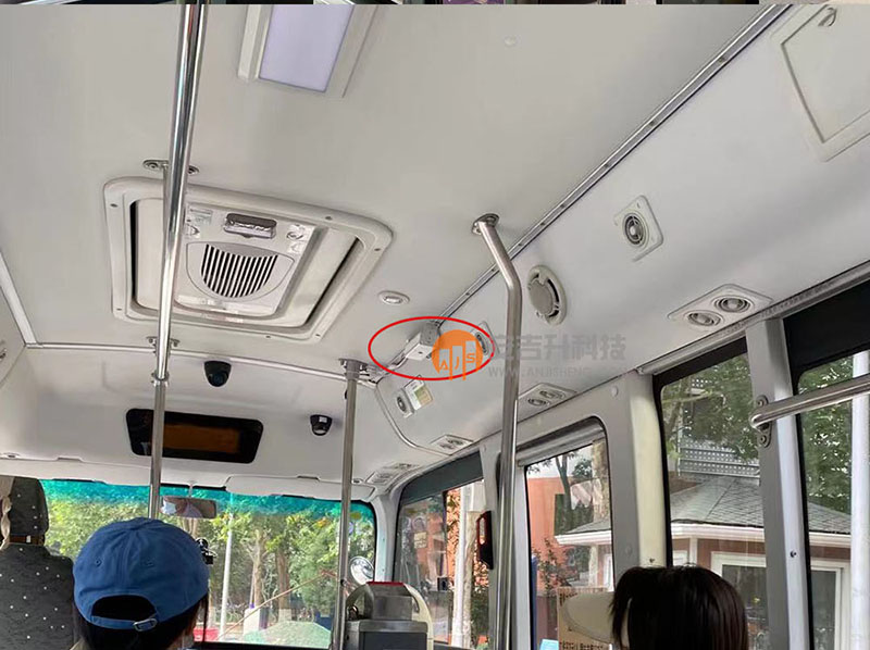 清華大學校車采用我司車載客流統(tǒng)計系統(tǒng)(圖4) 清華校車3.jpg